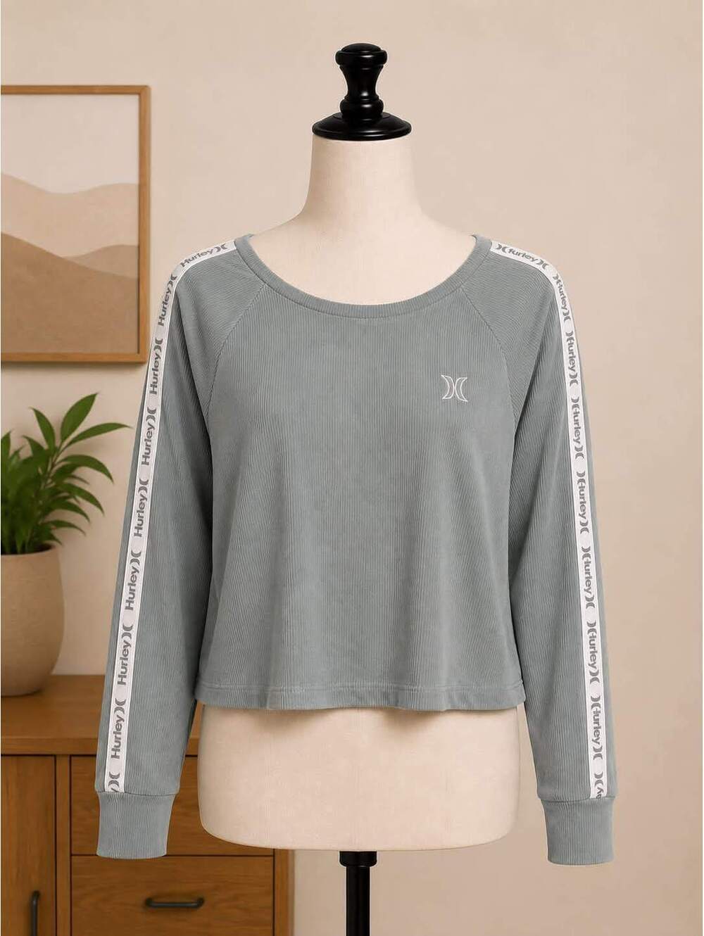 Hurley Women's Medium Greenish Gray, Cropped, Long Sleeve Ribbed Shirt